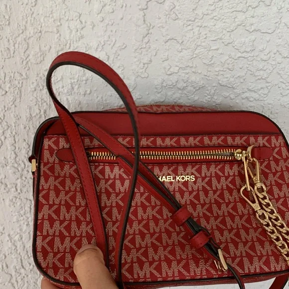 Michael Kors crossbody purse with removable chain lots of pockets - Picture 13 of 16